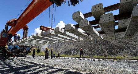 Иран договаривается с Азербайджаном о кредите на строительство дороги